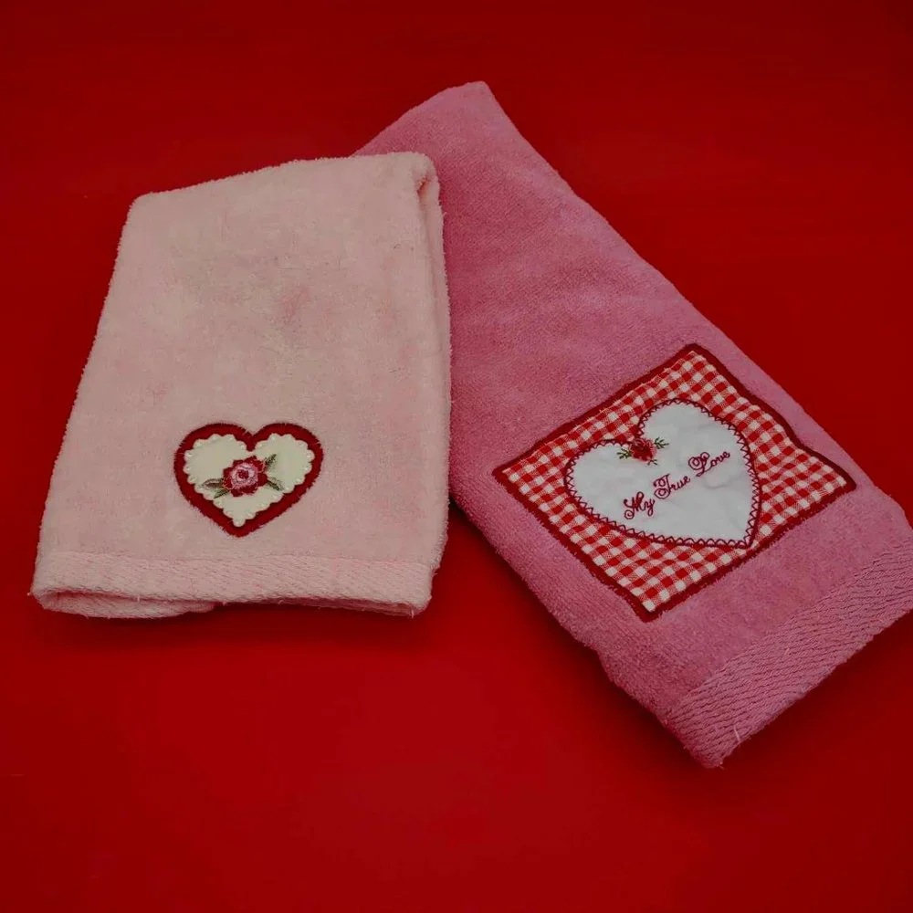 Valentine's, hearts, fingertip hand towels and 2 mini-Valentine‎ stuffed kitties